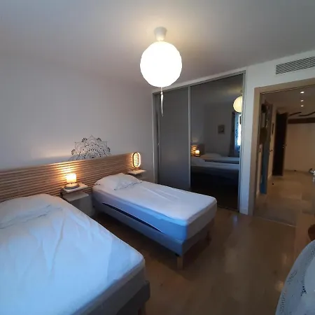 Apartment De Standing Avec Jardin Privatif, Proche Du Et Du Centre, Parking Inclus - Fr-1-239-583